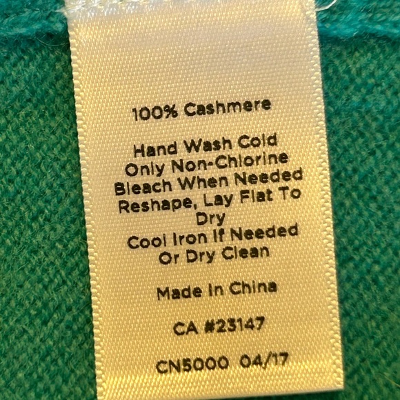 Talbots cashmere sweater, size medium petite, turquoise.  Very good condition - Picture 4 of 5